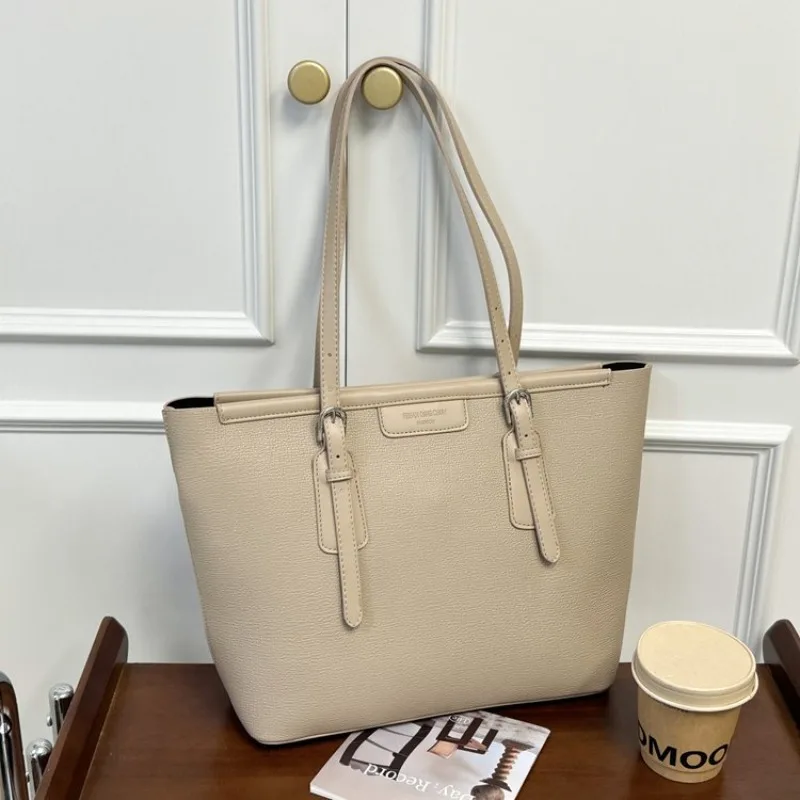 Casual Simple Vintage Women Messenger Bag High End Leather Popular Classic Elegant Multi Purpose Daily Bag
Casual Simple Vintage Women Messenger Bag High End Leather Popular Classic Elegant Multi Purpose Daily Bag