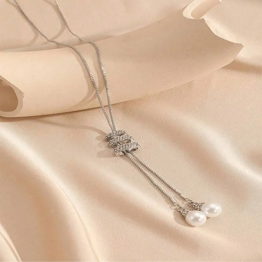 Elegant European Rhinestone Pearl Pendant Snake Bone Chain Necklace Accessory
Elegant European Rhinestone Pearl Pendant Snake Bone Chain Necklace Accessory