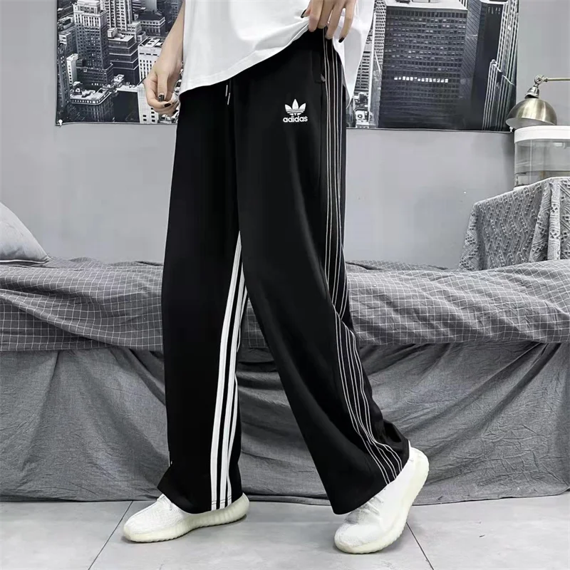 Adidas Дышащие брюки для мужчин и женщин Осенние брюки в полоску Модные повседневные универсальные спортивные штаны Черный Белый
Adidas Дышащие брюки для мужчин и женщин Осенние брюки в полоску Модные повседневные универсальные спортивные штаны Черный Белый