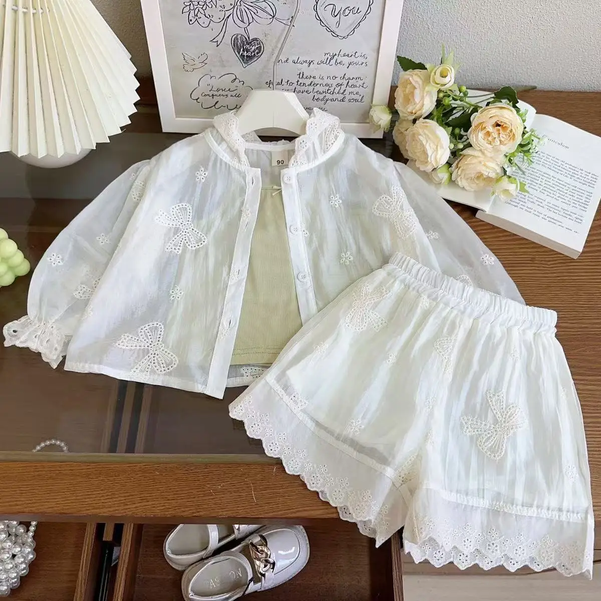 Girls' Set Summer Children's New Lace Lace Hooded Sunscreen Clothes Baby Girls' Tank Top Shorts Three-Piece Set Kids Outfits
Girls' Set Summer Children's New Lace Lace Hooded Sunscreen Clothes Baby Girls' Tank Top Shorts Three-Piece Set Kids Outfits