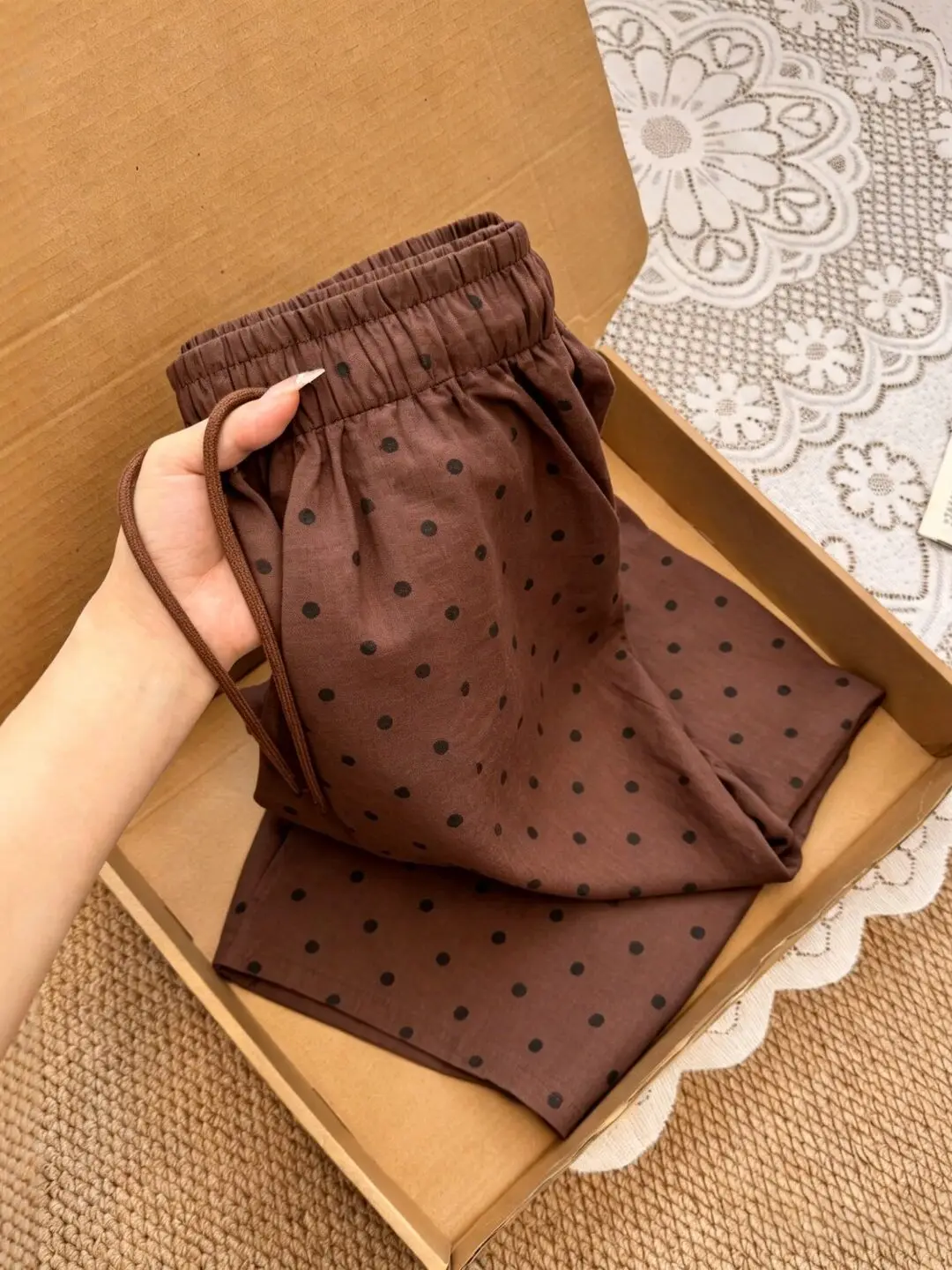 Large Size Straight Leg Pants Women's Retro Fashion Design Polka Dot Print High Waist Elastic Waistband Comfortable Breathable
Large Size Straight Leg Pants Women's Retro Fashion Design Polka Dot Print High Waist Elastic Waistband Comfortable Breathable