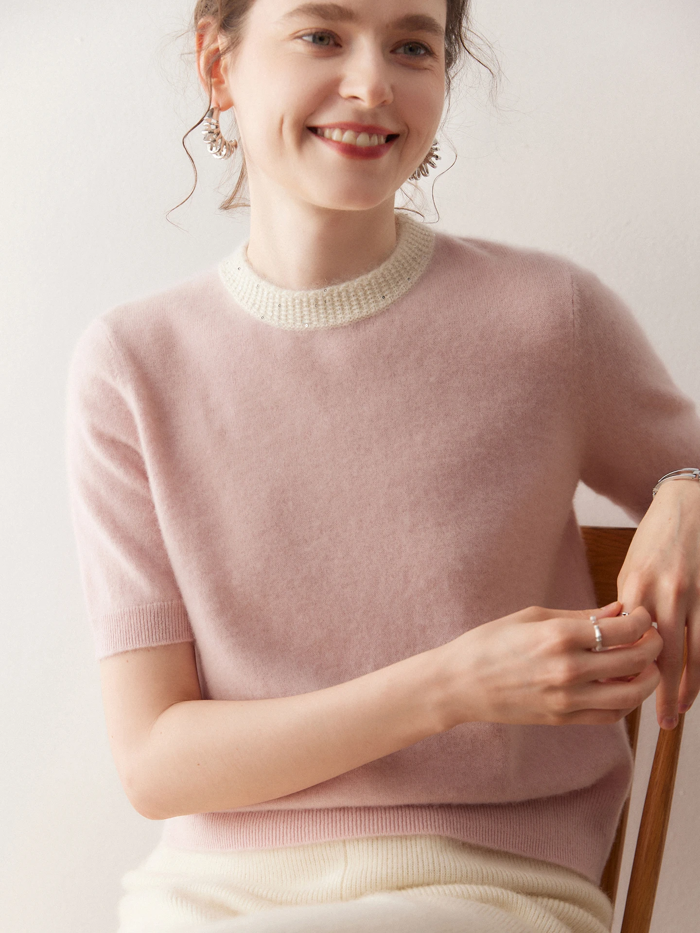 TLOML женский свитер из 100% кашемира, весна-осень, круглый вырез, воротник с цветными блоками, пуловер с бусинами, кашемировый трикотаж с короткими рукавами, топы
TLOML женский свитер из 100% кашемира, весна-осень, круглый вырез, воротник с цветными блоками, пуловер с бусинами, кашемировый трикотаж с короткими рукавами, топы