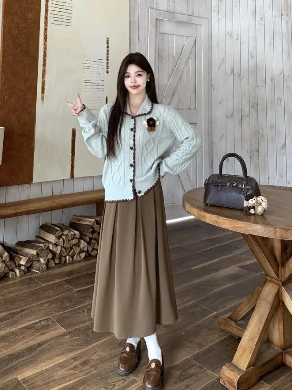 plus Size Sweater And Skirt Set with Doll Collar And Pleated Design for Women Autumn Winter Fashion Korean Style High Waist
plus Size Sweater And Skirt Set with Doll Collar And Pleated Design for Women Autumn Winter Fashion Korean Style High Waist