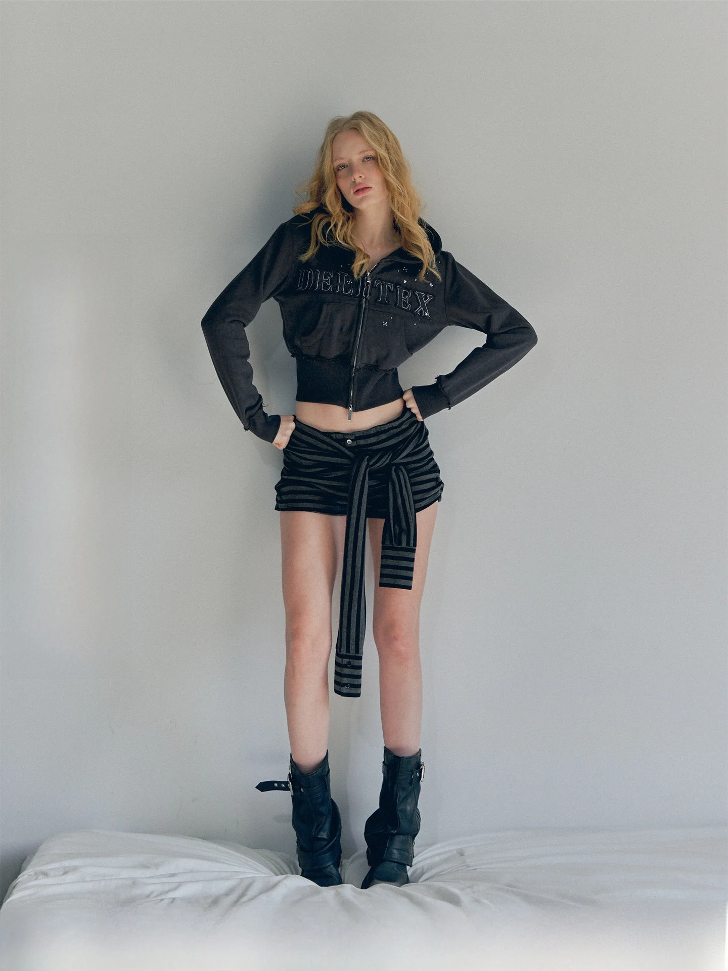 Soft Skin-Friendly Knitted orts Original adow Series Slim Fit Belted Striped Women's Faion Spring l Waist
Soft Skin-Friendly Knitted orts Original adow Series Slim Fit Belted Striped Women's Faion Spring l Waist