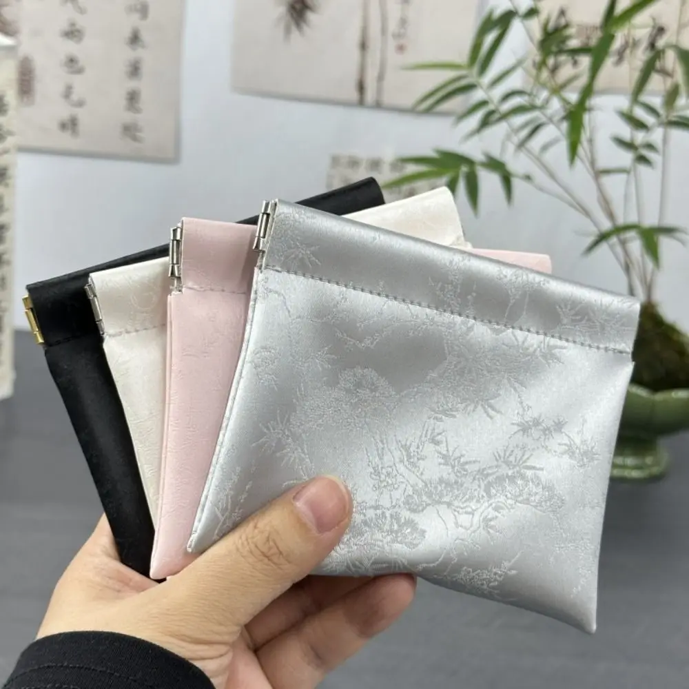 Mini Simple Lipstick Makeup Bag Nylon Portable Jewelry Handbag Travel Cosmetic Organizer Pouch for Women Girls
Mini Simple Lipstick Makeup Bag Nylon Portable Jewelry Handbag Travel Cosmetic Organizer Pouch for Women Girls