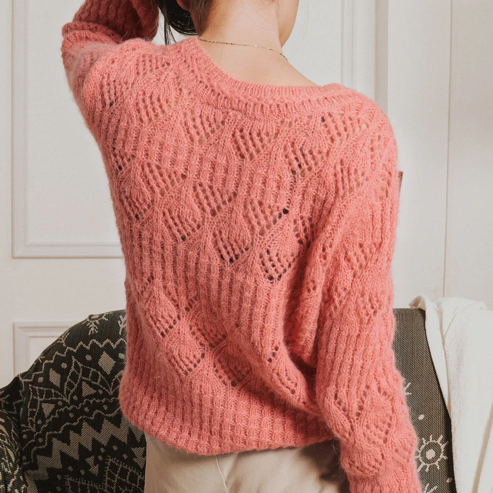 French Fashion 2026 NEW Autumn And Winter Sweater Pink V-neck Long Sleeve Warm Women's Pullover Top Boho Hollow Knit Sweater
French Fashion 2026 NEW Autumn And Winter Sweater Pink V-neck Long Sleeve Warm Women's Pullover Top Boho Hollow Knit Sweater