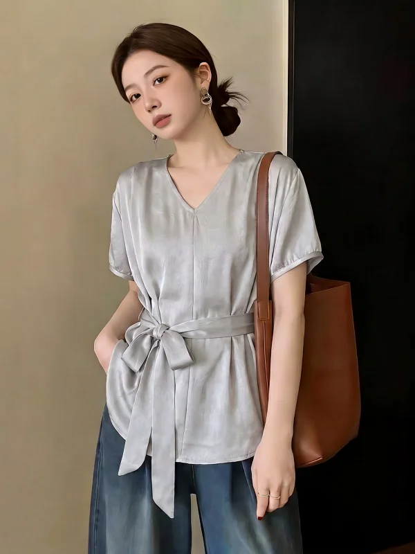 Elegant V-neck Acetate Satin Shirt Women's plus Size Summer New Style Big Code Fat MM Belt Waist Tying Shoulder Shirt
Elegant V-neck Acetate Satin Shirt Women's plus Size Summer New Style Big Code Fat MM Belt Waist Tying Shoulder Shirt