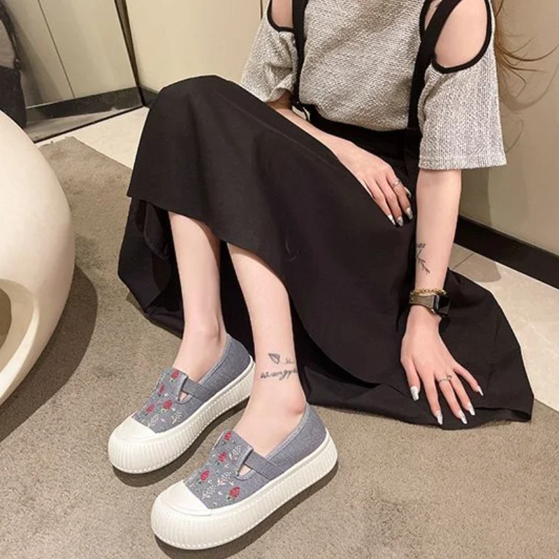 Spring Autumn Slip On Ladies Footwear Light Walking Fashion 2025 Original Y2k New In Daily Routine Trends Korean Women's Shoes
Spring Autumn Slip On Ladies Footwear Light Walking Fashion 2025 Original Y2k New In Daily Routine Trends Korean Women's Shoes