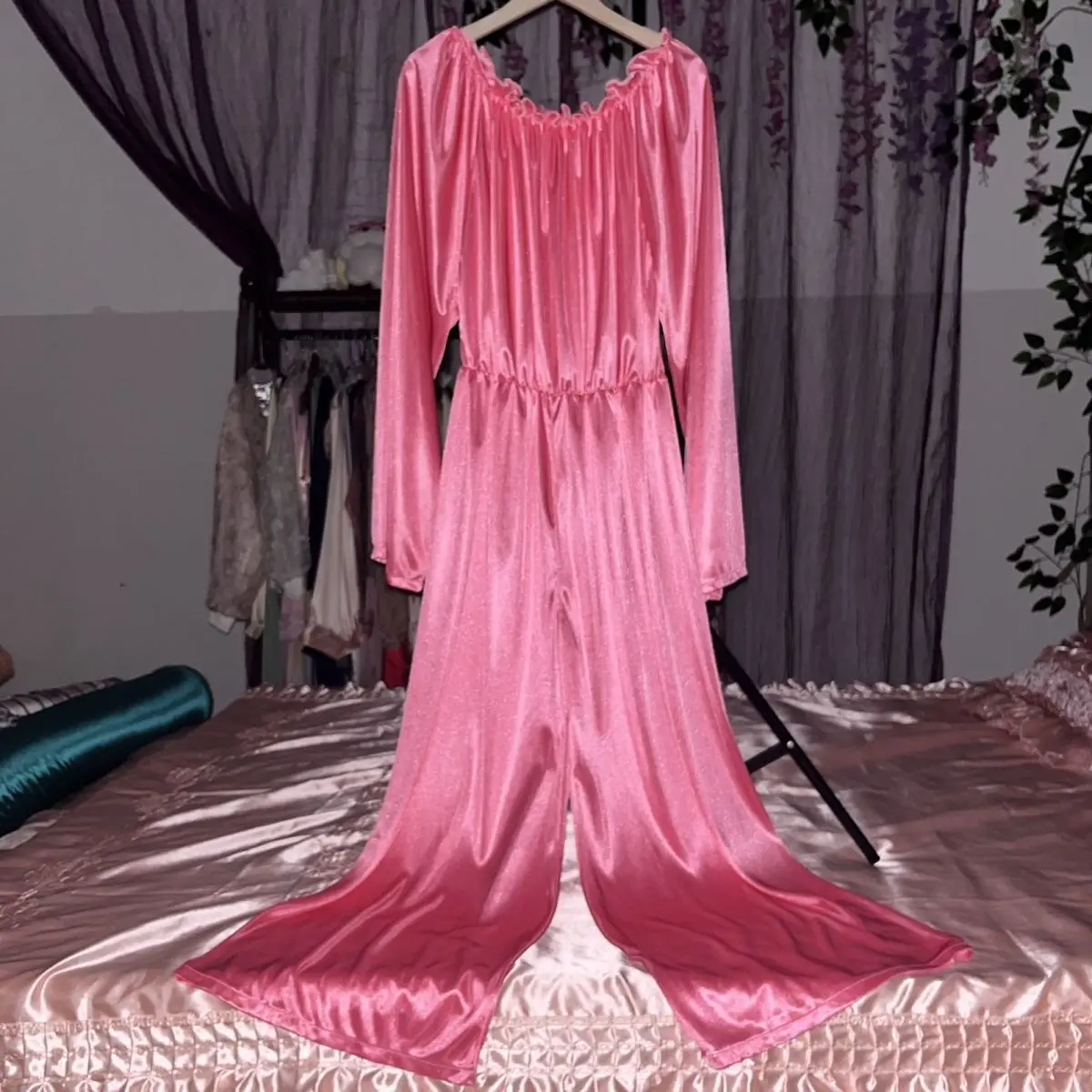 Autumn Spring Glossy Jumpsuit Sexy Women Long Sleeve Sleeping Loose Wide Leg Pants Beachwear
Autumn Spring Glossy Jumpsuit Sexy Women Long Sleeve Sleeping Loose Wide Leg Pants Beachwear