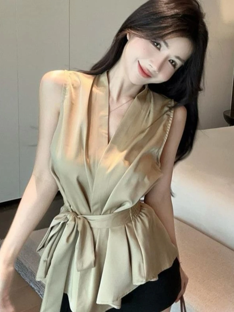 Chiffon Fashion Sleeveless V-neck Waist Cincined Shirt 2026 Summer New Lace Up Solid Color Temperament Commute Top
Chiffon Fashion Sleeveless V-neck Waist Cincined Shirt 2026 Summer New Lace Up Solid Color Temperament Commute Top