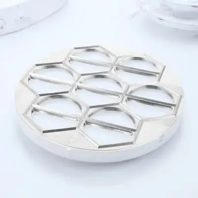 Dumpling Maker Mold 14-Hole Aluminum Alloy Pelmeni Maker for Homemade Ravioli Wonton Pot Stickers Fried Dumplings Convenient
Dumpling Maker Mold 14-Hole Aluminum Alloy Pelmeni Maker for Homemade Ravioli Wonton Pot Stickers Fried Dumplings Convenient