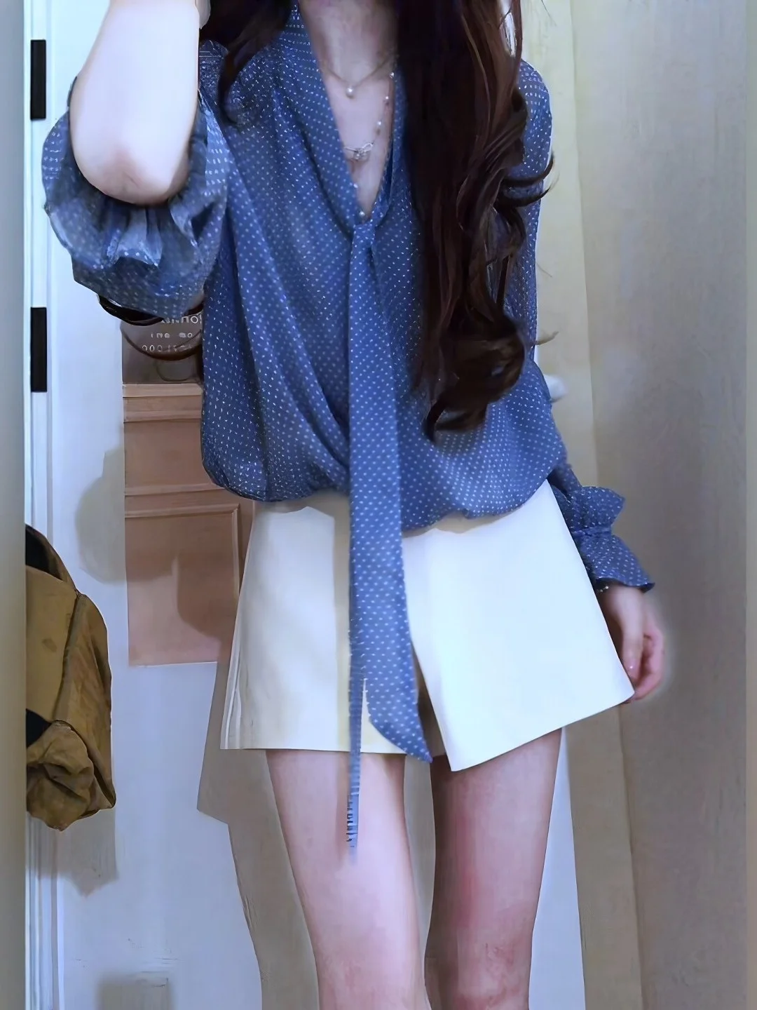 Blue Loose Fit Slimming V-Neck Shirt Women's Summer New Style Tie Waist Thin Top City Walk Suitable Long Sleeve Polka Dot Pat...
Blue Loose Fit Slimming V-Neck Shirt Women's Summer New Style Tie Waist Thin Top City Walk Suitable Long Sleeve Polka Dot Pat...