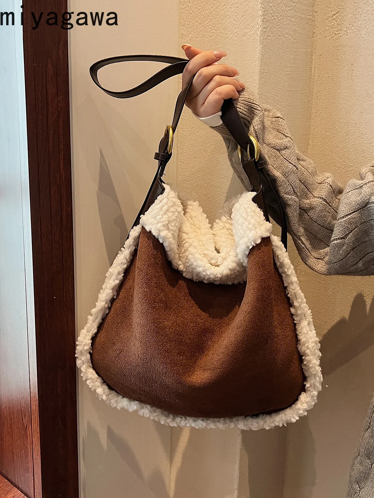 Miyagawa Women New Korean Versatile Crossbody Bag Single Shoulder Retro Frosted Large Capacity Suede Bucket Bags
Miyagawa Women New Korean Versatile Crossbody Bag Single Shoulder Retro Frosted Large Capacity Suede Bucket Bags