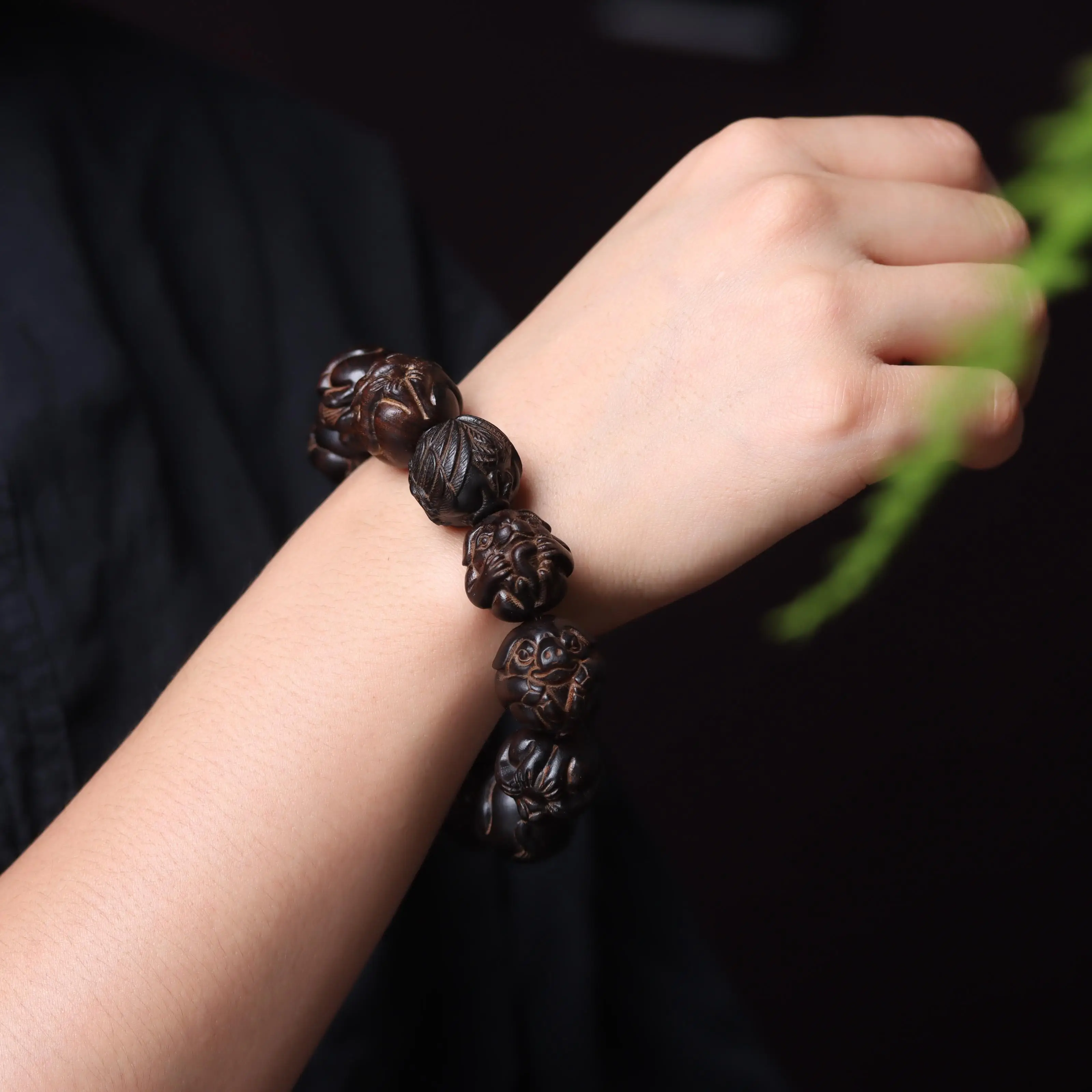 Wooden Carving Twelve Zodiac Bracelet Guardian Buddha Beads Handheld Artsy Object Car Pendant Gear
Wooden Carving Twelve Zodiac Bracelet Guardian Buddha Beads Handheld Artsy Object Car Pendant Gear