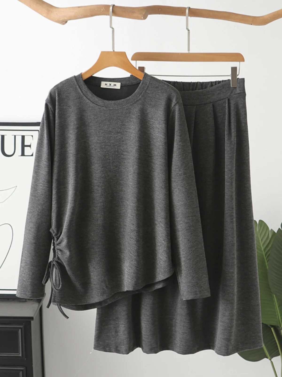 plus Size Spring Autumn Women's Fashionable Two-Piece Set Asymmetrical Drawstring Long Sleeve T-Shirt Elastic Waist Skirt
plus Size Spring Autumn Women's Fashionable Two-Piece Set Asymmetrical Drawstring Long Sleeve T-Shirt Elastic Waist Skirt