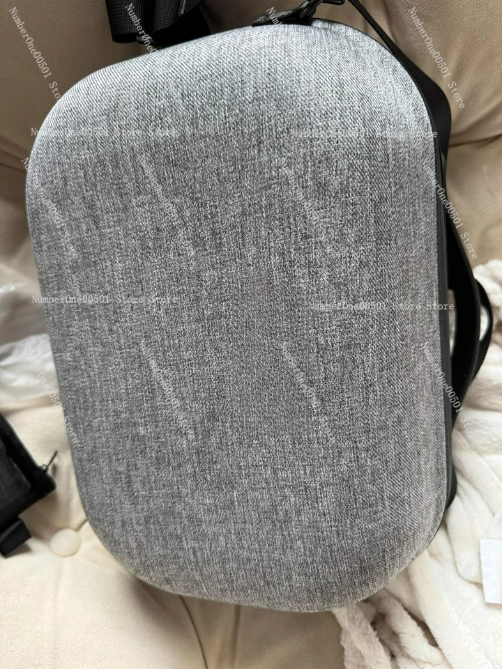 C3 Portable Bag VR is suitable for quest3 and quest3s storage bag storage box portable.
C3 Portable Bag VR is suitable for quest3 and quest3s storage bag storage box portable.