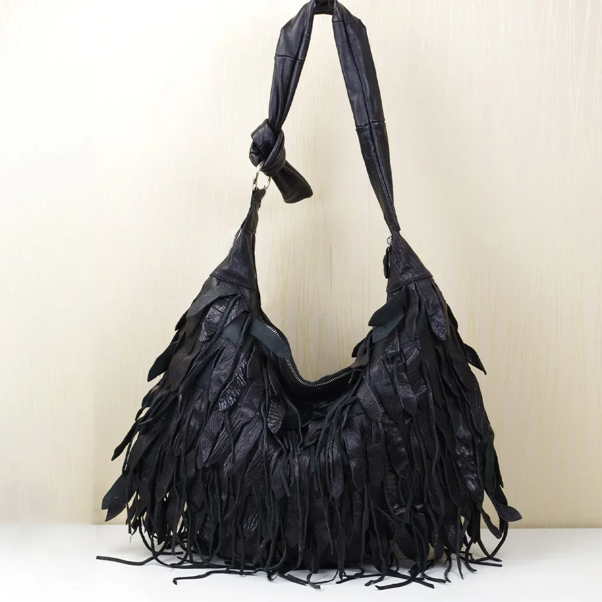 2025 Leather Women's Soft Casual Black Personality Bag Single Shoulder Bag Sheepskin Designer Luxury Bag
2025 Leather Women's Soft Casual Black Personality Bag Single Shoulder Bag Sheepskin Designer Luxury Bag