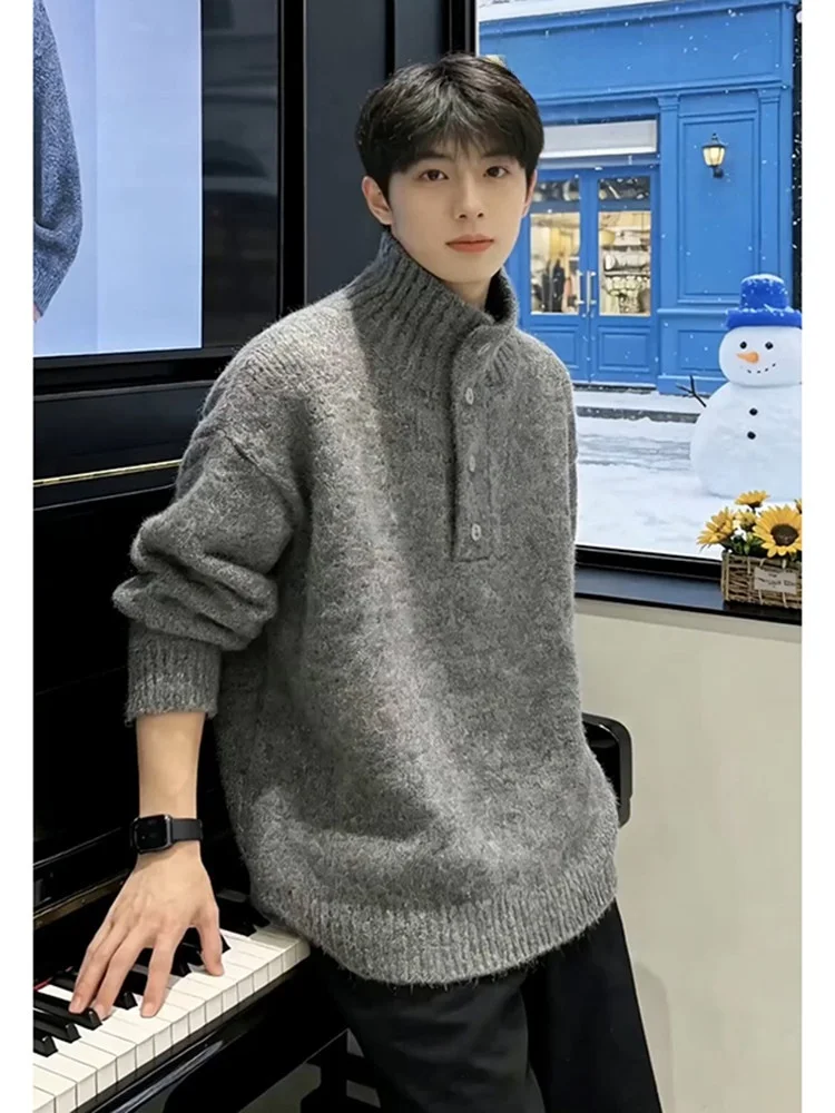 Gray High Collar American Style Men's Knitwear Winter Base Layer Sweatshirt Old Money Style Inner Wear Loose Fit Regular Length
Gray High Collar American Style Men's Knitwear Winter Base Layer Sweatshirt Old Money Style Inner Wear Loose Fit Regular Length