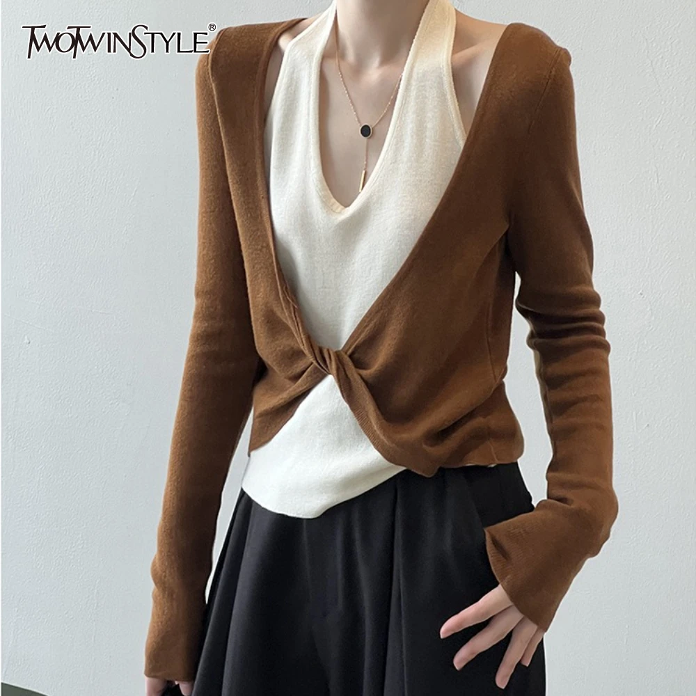 TWOTWINSTYLE Colorblock Spliced Bandage T Shirt Female Halter Long Sleeve Slimming Fake Two Pieces Women's T Shirts Autumn New
TWOTWINSTYLE Colorblock Spliced Bandage T Shirt Female Halter Long Sleeve Slimming Fake Two Pieces Women's T Shirts Autumn New