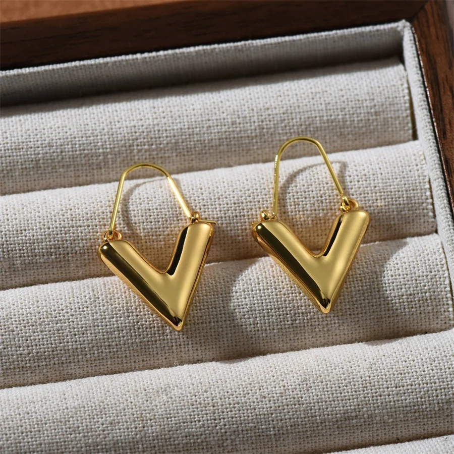 Fashion Niche Trend Top Quality Minimalist V Letter Earrings for Women Light Luxury High-end retro Charm Jewelry Gifts
Fashion Niche Trend Top Quality Minimalist V Letter Earrings for Women Light Luxury High-end retro Charm Jewelry Gifts
