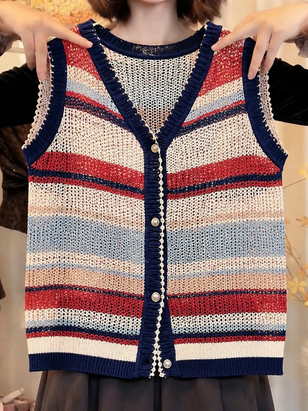 Elegant Knitted Vest Women's Summer Fashion Loose Layering Sleeveless Top Color Block Striped V-Neck Slimming Effect
Elegant Knitted Vest Women's Summer Fashion Loose Layering Sleeveless Top Color Block Striped V-Neck Slimming Effect
