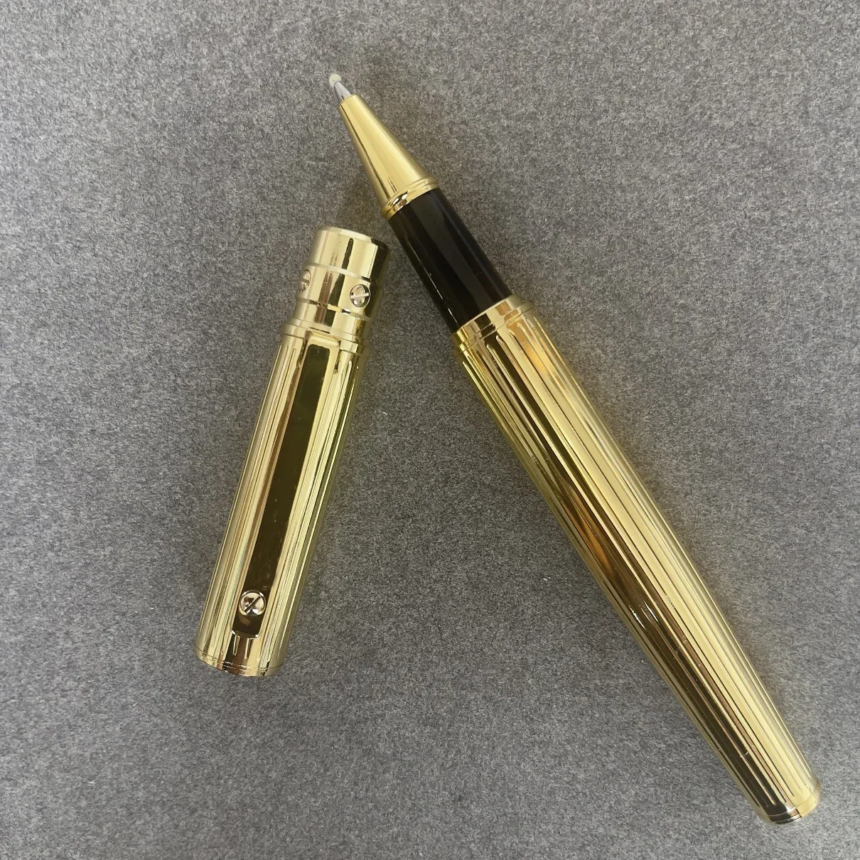 Высококачественный французский бутик, металлический кристалл, тяжелый прикосновение, цельнометаллическая жемчужная фирменная шариковая ручка-ролик, уникальная ручка
Высококачественный французский бутик, металлический кристалл, тяжелый прикосновение, цельнометаллическая жемчужная фирменная шариковая ручка-ролик, уникальная ручка