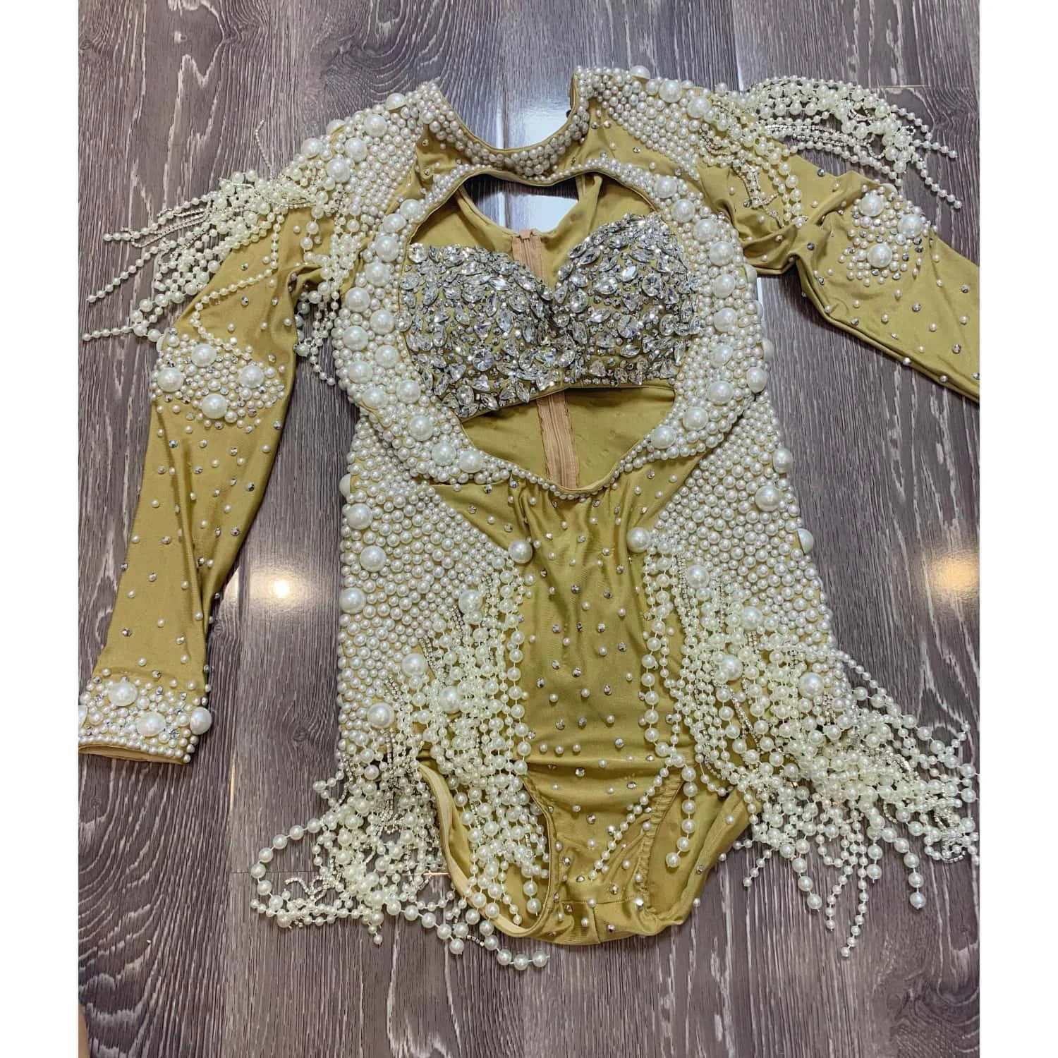 Cangxuan Women Gold Cutout Rhinestone Pearl Fringe Bodysuit Long Sleeve Nightclub Party Singer Dance Stage Performance Costume
Cangxuan Women Gold Cutout Rhinestone Pearl Fringe Bodysuit Long Sleeve Nightclub Party Singer Dance Stage Performance Costume