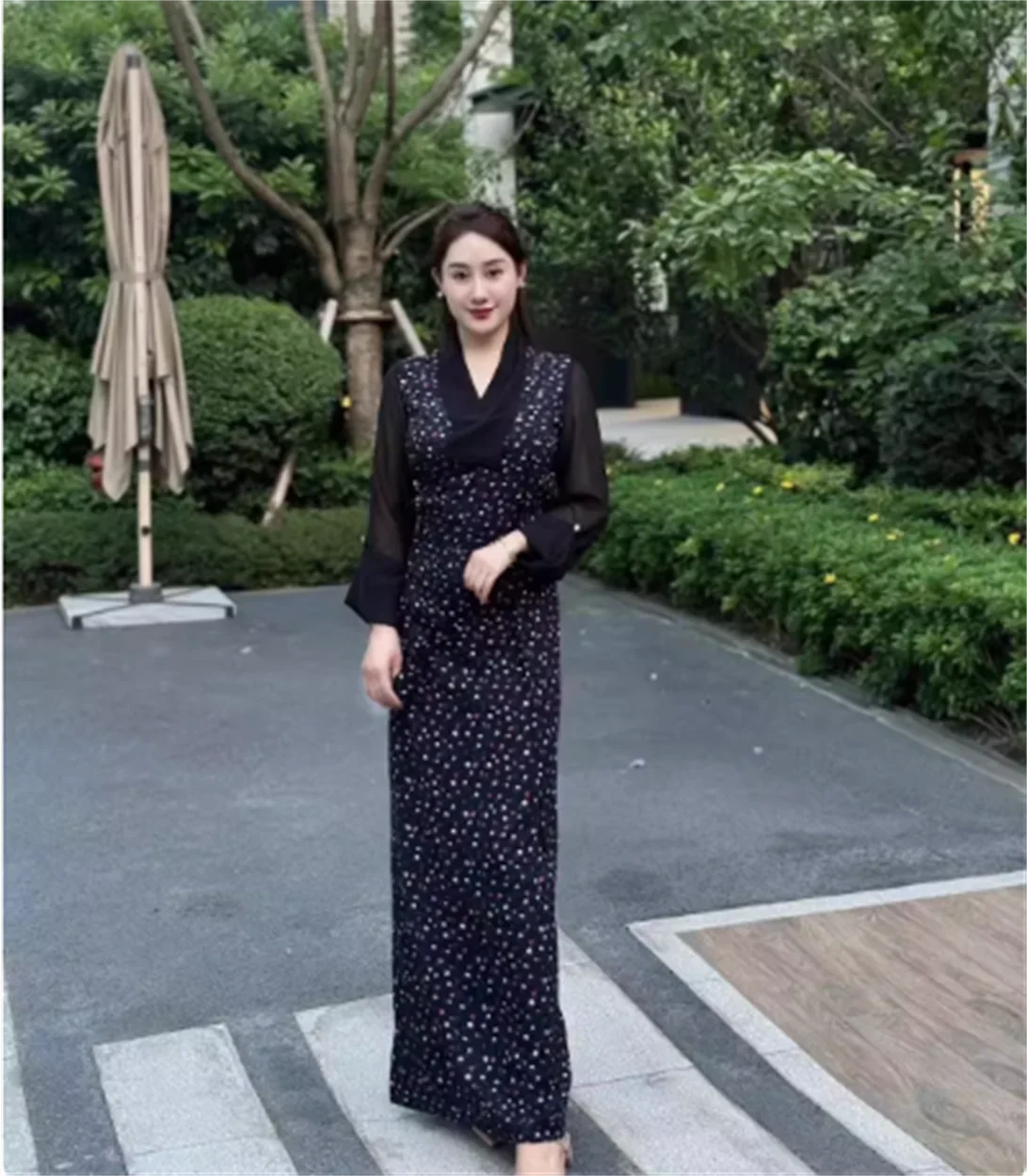 Vintage style Tibetan dress, jacquard casual Lhasa clothing, fashionable Tibetan clothing
Vintage style Tibetan dress, jacquard casual Lhasa clothing, fashionable Tibetan clothing