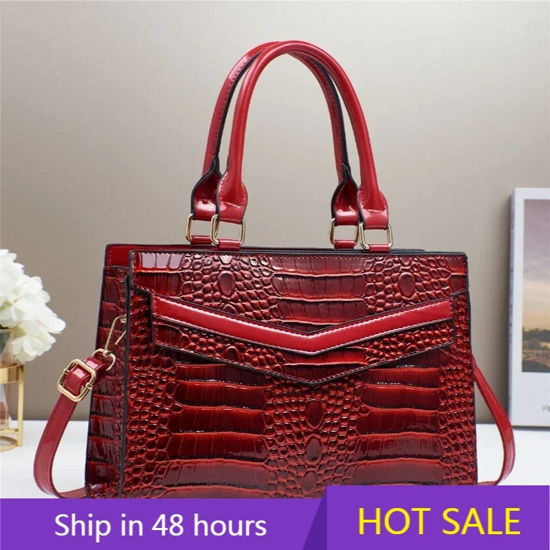 Luxury Brand New Fashion Bright Leather Ladies Handbag Large Capacity Ladies Messenger Bags Classic Fashion Shoulder Bags women
Luxury Brand New Fashion Bright Leather Ladies Handbag Large Capacity Ladies Messenger Bags Classic Fashion Shoulder Bags women