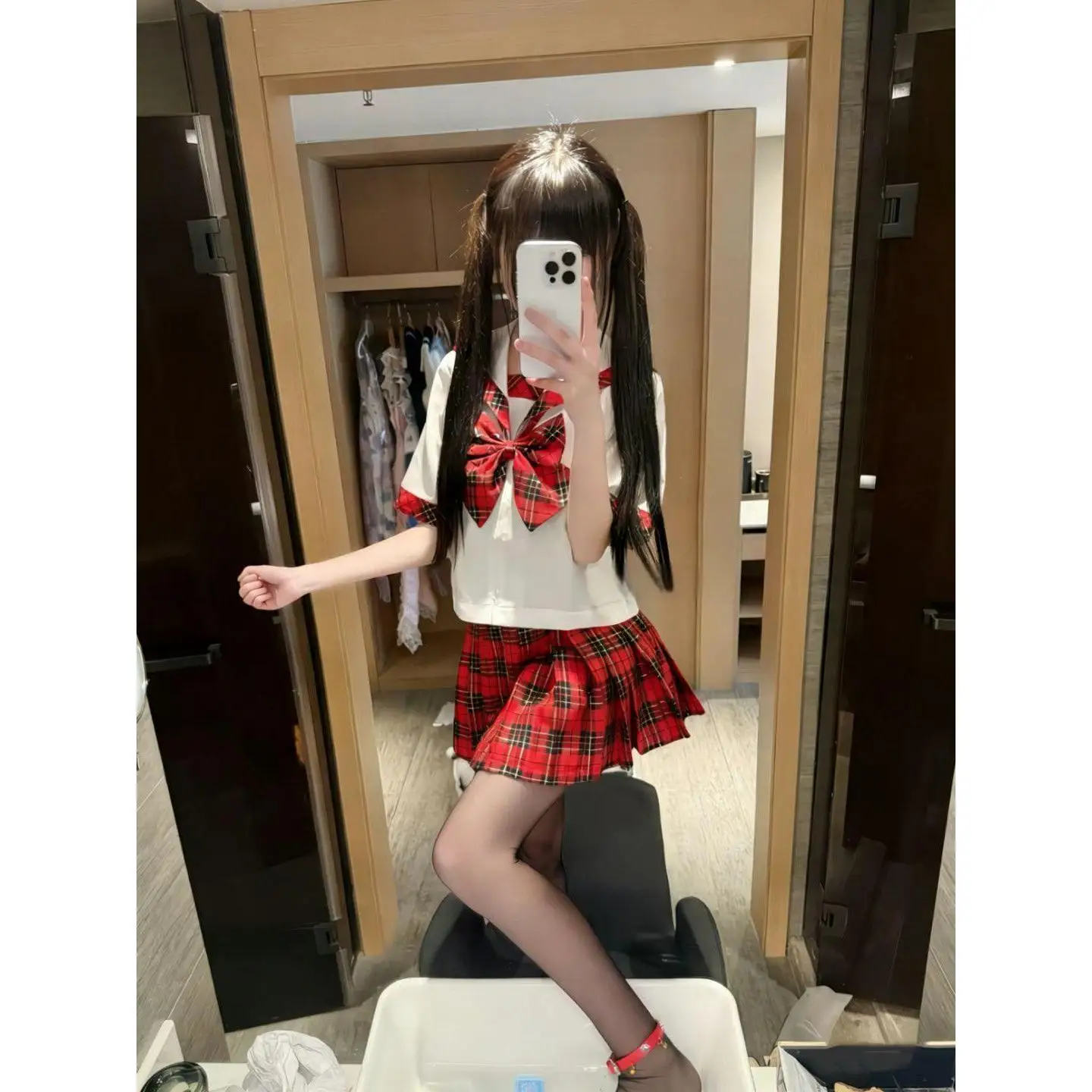 Sweet Scottish Sailor Suit Set for plus Size Women Red Plaid Skirt Short Sleeve V-Neck Casual Style Four Seasons Wear
Sweet Scottish Sailor Suit Set for plus Size Women Red Plaid Skirt Short Sleeve V-Neck Casual Style Four Seasons Wear