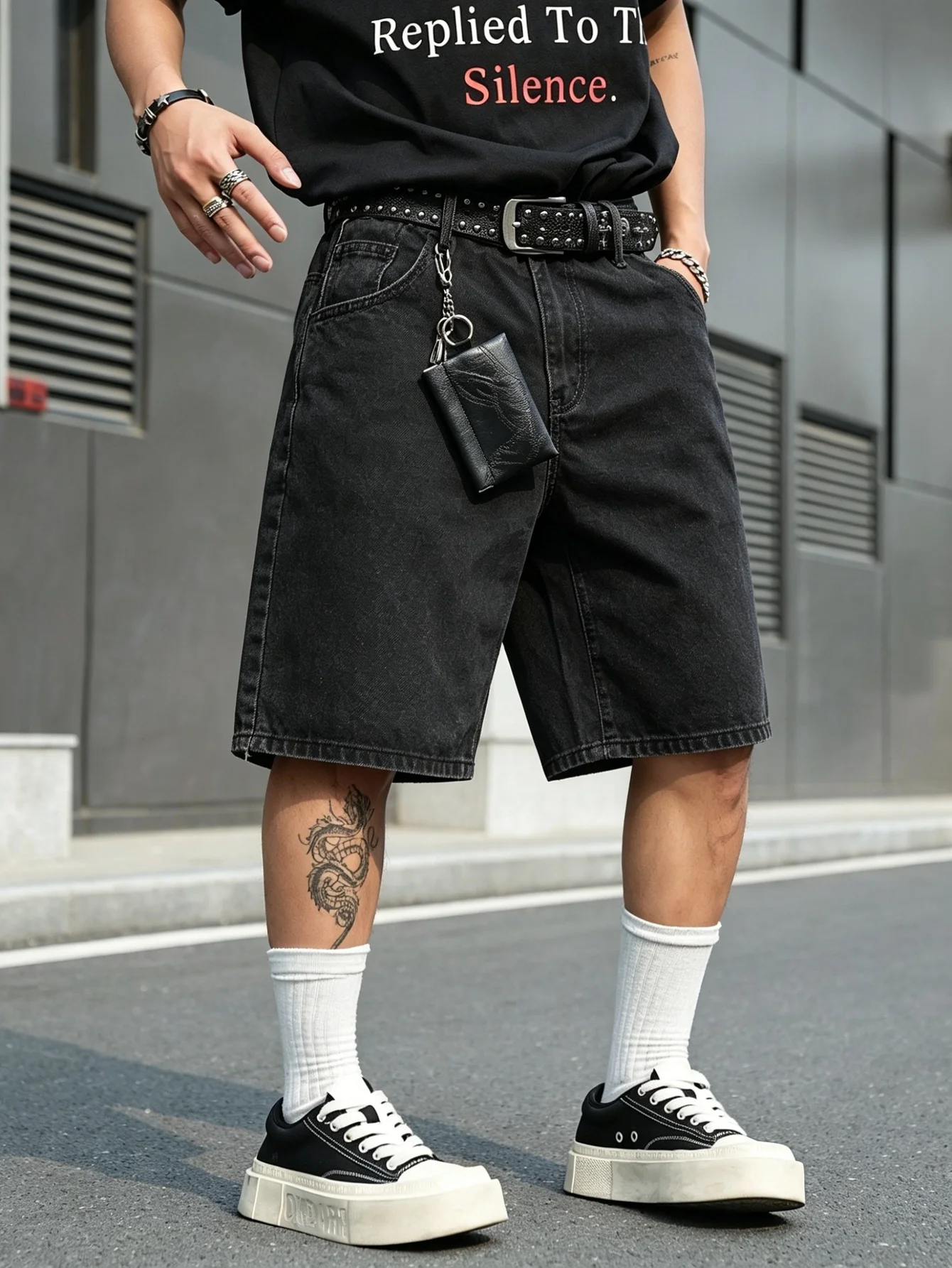 Loose black non stretch denim jorts men solid color casual daily wear comfortable straight leg bottoms
Loose black non stretch denim jorts men solid color casual daily wear comfortable straight leg bottoms