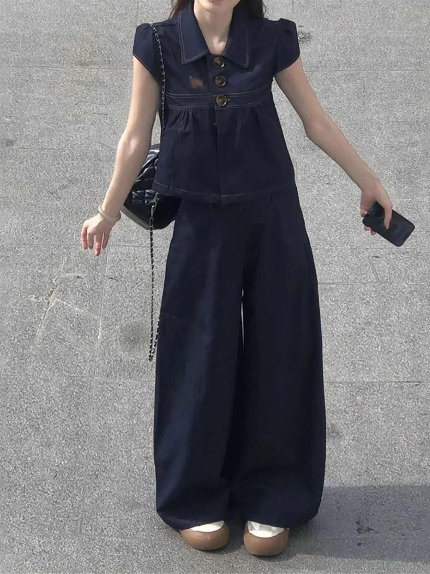 2026 New Gentle Elegant Anti-Aging Dark Blue Denim Short Sleeve Top And Jeans Two-Piece Set Women's Fashion Summer Outfit
2026 New Gentle Elegant Anti-Aging Dark Blue Denim Short Sleeve Top And Jeans Two-Piece Set Women's Fashion Summer Outfit