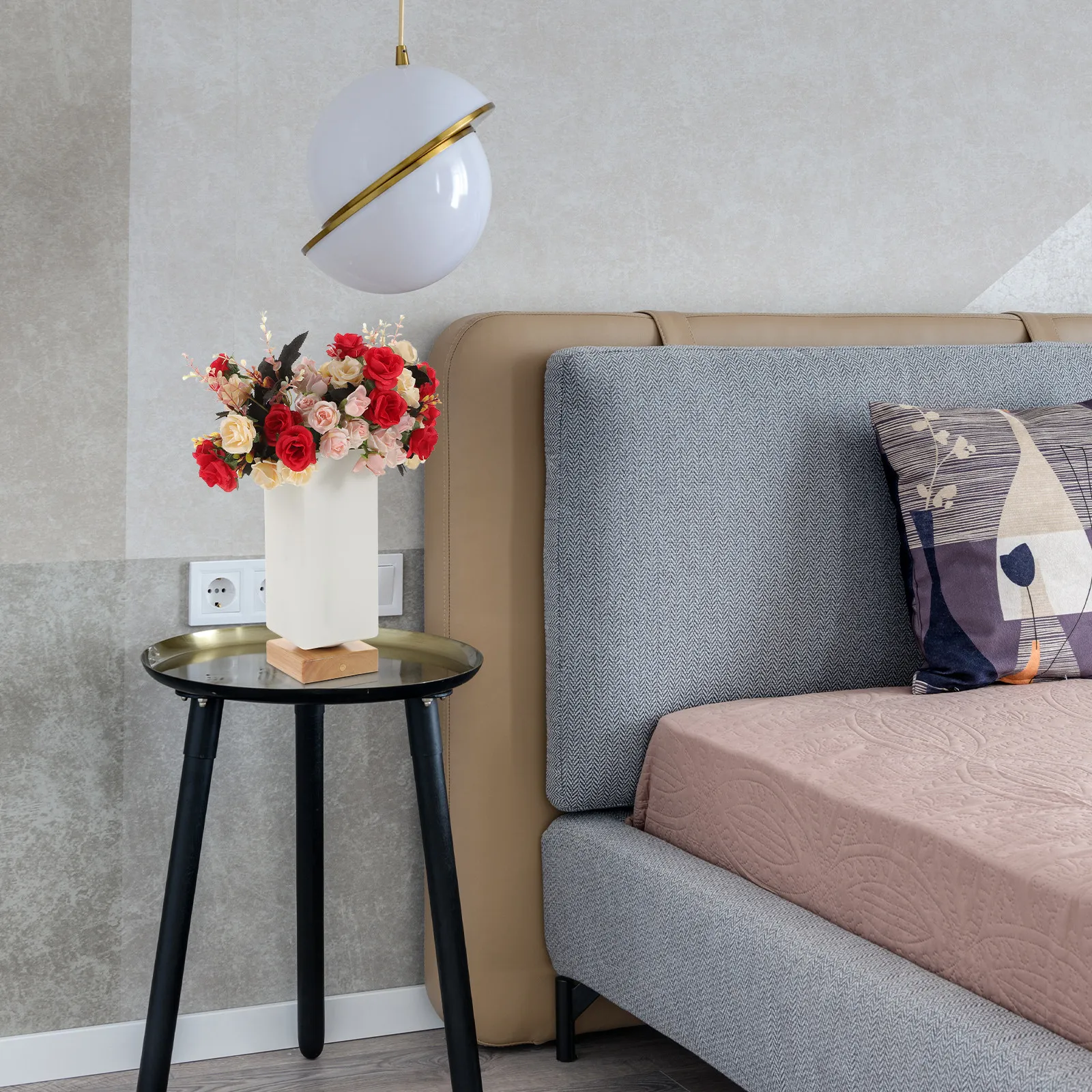 Touch Control Dimmable Light Vase Lamp Glass Shade Bedside Table Lamp Minimalist for Living Room Bedroom Desk
Touch Control Dimmable Light Vase Lamp Glass Shade Bedside Table Lamp Minimalist for Living Room Bedroom Desk