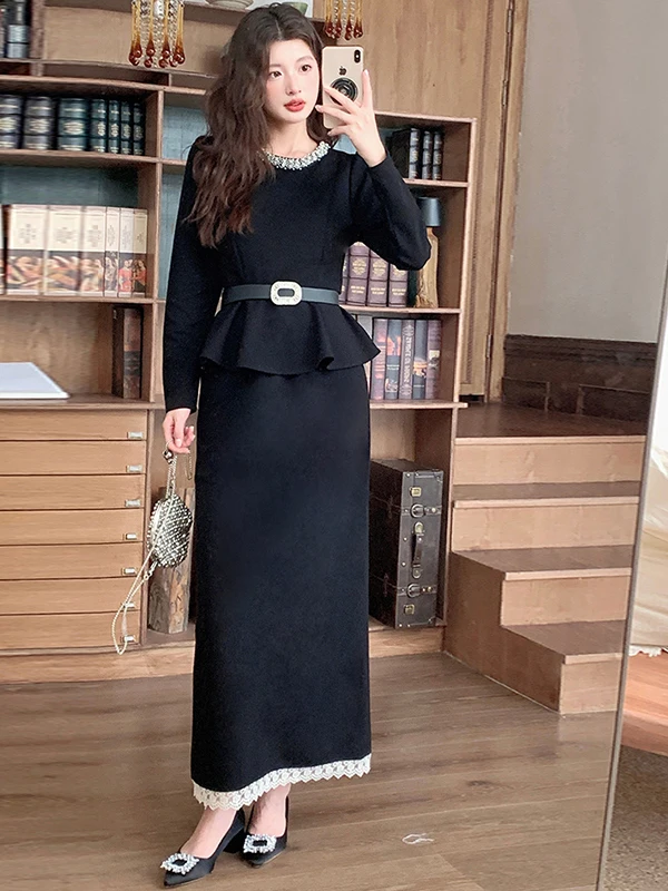 Модный женский осенне-зимний комплект из двух предметов: облегающая блузка с круглым вырезом и длинными рукавами и юбка миди
Модный женский осенне-зимний комплект из двух предметов: облегающая блузка с круглым вырезом и длинными рукавами и юбка миди