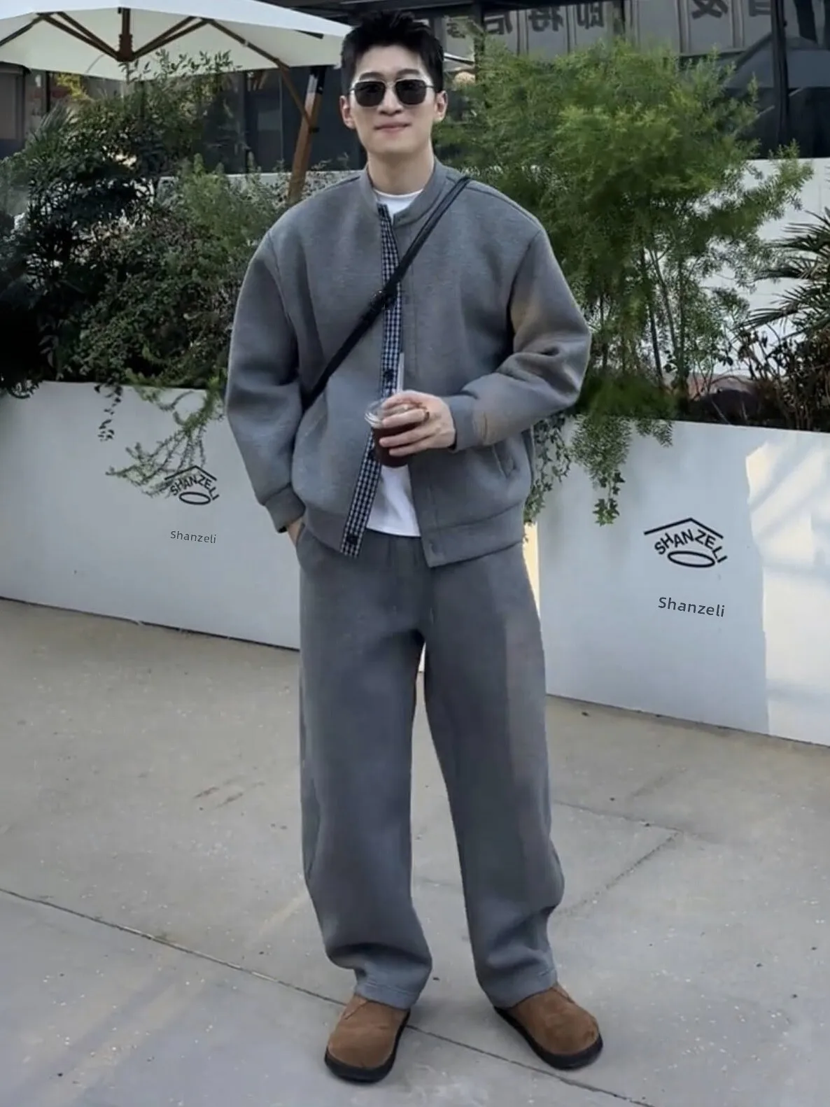 Autumn Winter New American Casual Sports Set Men's High Sensation Loose Open Cardigan Sweatirt Jaet Sweatpants Two Piece Set
Autumn Winter New American Casual Sports Set Men's High Sensation Loose Open Cardigan Sweatirt Jaet Sweatpants Two Piece Set