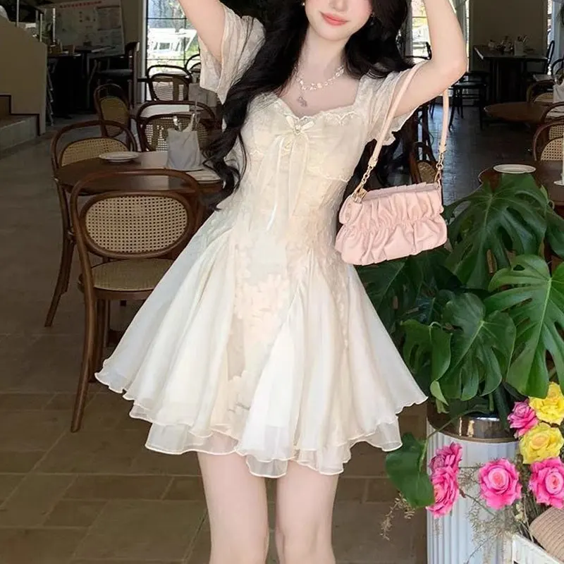 Summer French Style Square Collar Mini Dress Fashion Gauze Lace Spliced Female Clothing Elegant Puff Sleeve Ball Gown Dresses
Summer French Style Square Collar Mini Dress Fashion Gauze Lace Spliced Female Clothing Elegant Puff Sleeve Ball Gown Dresses