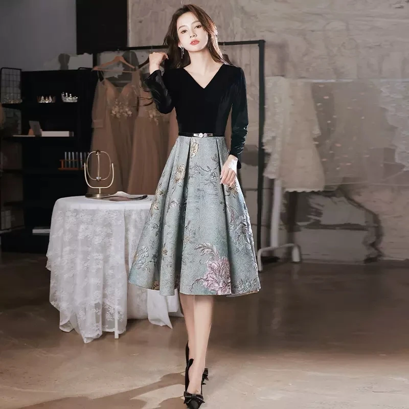 Elegant Velvet Satin Evening Dresses Long Sleeve V-Neck Women's Banquet Formal Dress Party Dress Vestidos Robe
Elegant Velvet Satin Evening Dresses Long Sleeve V-Neck Women's Banquet Formal Dress Party Dress Vestidos Robe