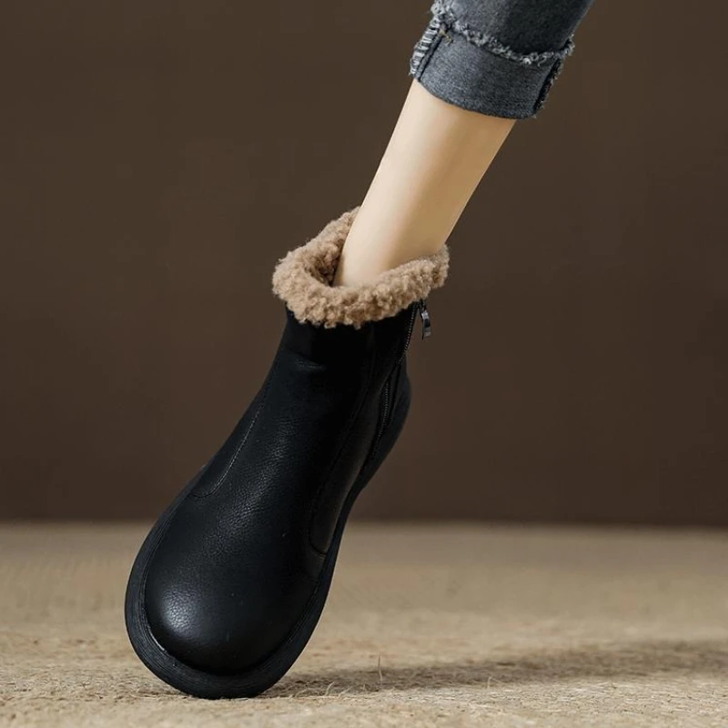 Кожаные ботильоны с круглым носком, женская обувь, черные зимние водонепроницаемые нескользящие ботинки Y2k, ягненка, новые рок-пушистые зимние ботинки для женщин
Кожаные ботильоны с круглым носком, женская обувь, черные зимние водонепроницаемые нескользящие ботинки Y2k, ягненка, новые рок-пушистые зимние ботинки для женщин