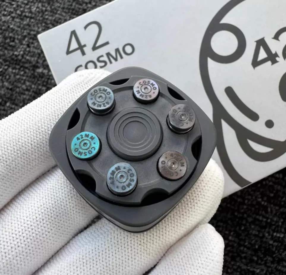 Used EDC 42cosmo Life and Death Game Zirconium Alloy spinner Fingertip gyroscope Decompression toys
Used EDC 42cosmo Life and Death Game Zirconium Alloy spinner Fingertip gyroscope Decompression toys