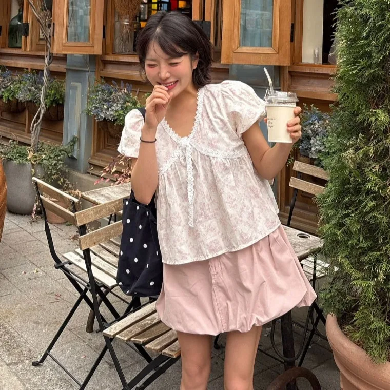 2026 Summer Clothes New Gentle Wind Floral Bubble Sleeves Lace Splicing V-neck Sweet Shirt Women
2026 Summer Clothes New Gentle Wind Floral Bubble Sleeves Lace Splicing V-neck Sweet Shirt Women