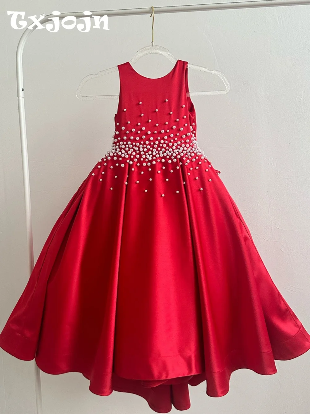 Christmas Girls Red Satin Princess Gown Elegant Sparkling Pearls A-line Long Kids Dresses For Stage Performance 80-160cm
Christmas Girls Red Satin Princess Gown Elegant Sparkling Pearls A-line Long Kids Dresses For Stage Performance 80-160cm