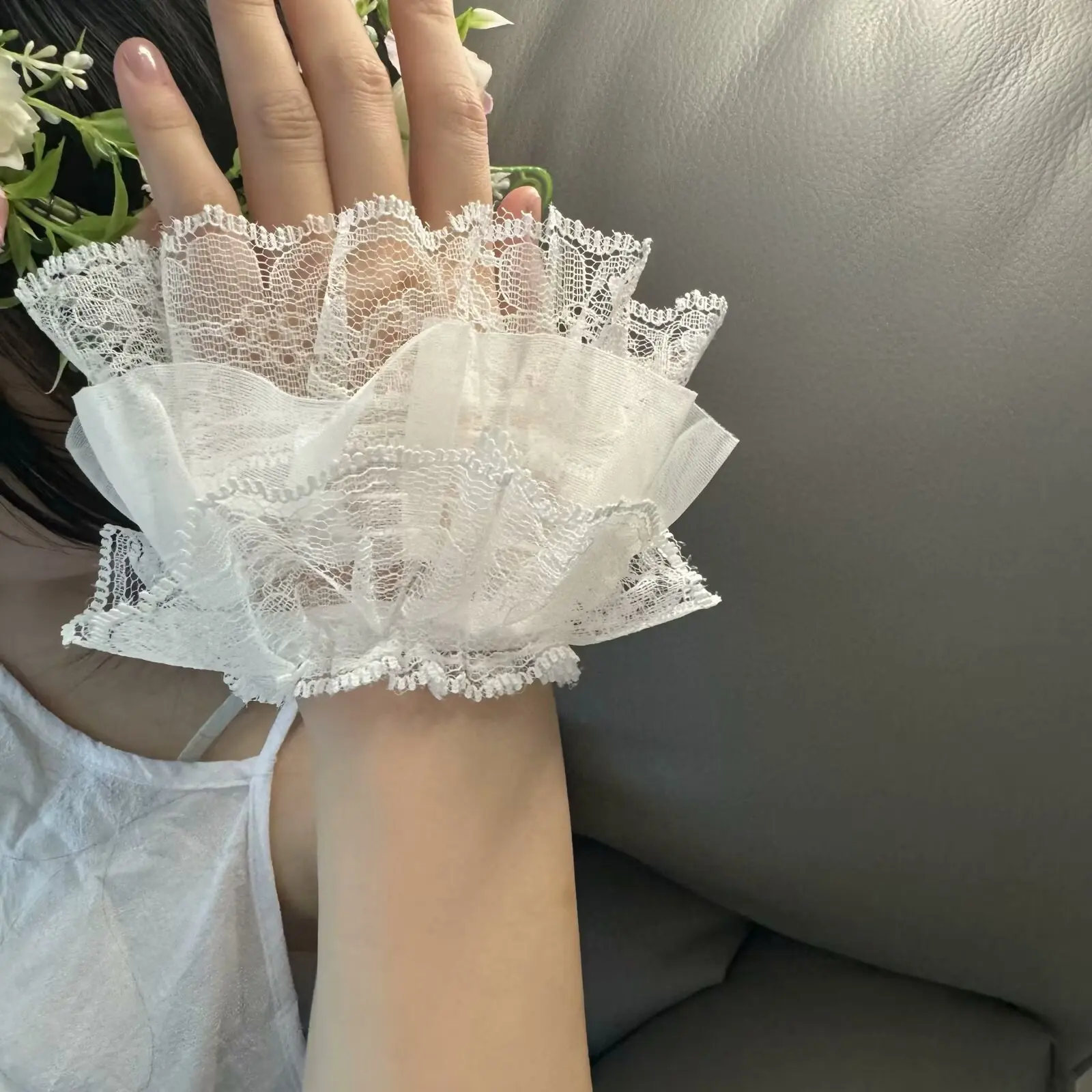 1Pair Lolita Hand Sleeve Wrist Cuffs Ruffled Floral Black Lace Elastic Bracelet Elegant Women Girls Wrist Warmers Gloves Gifts
1Pair Lolita Hand Sleeve Wrist Cuffs Ruffled Floral Black Lace Elastic Bracelet Elegant Women Girls Wrist Warmers Gloves Gifts