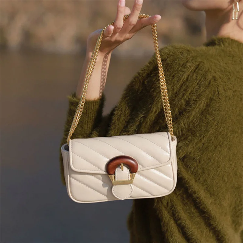 Luxury Chain Rivet Shoulder Messenger Bag 2023 New Case Box Bag Luxury Mini Fashion Crossbady Handbags
Luxury Chain Rivet Shoulder Messenger Bag 2023 New Case Box Bag Luxury Mini Fashion Crossbady Handbags