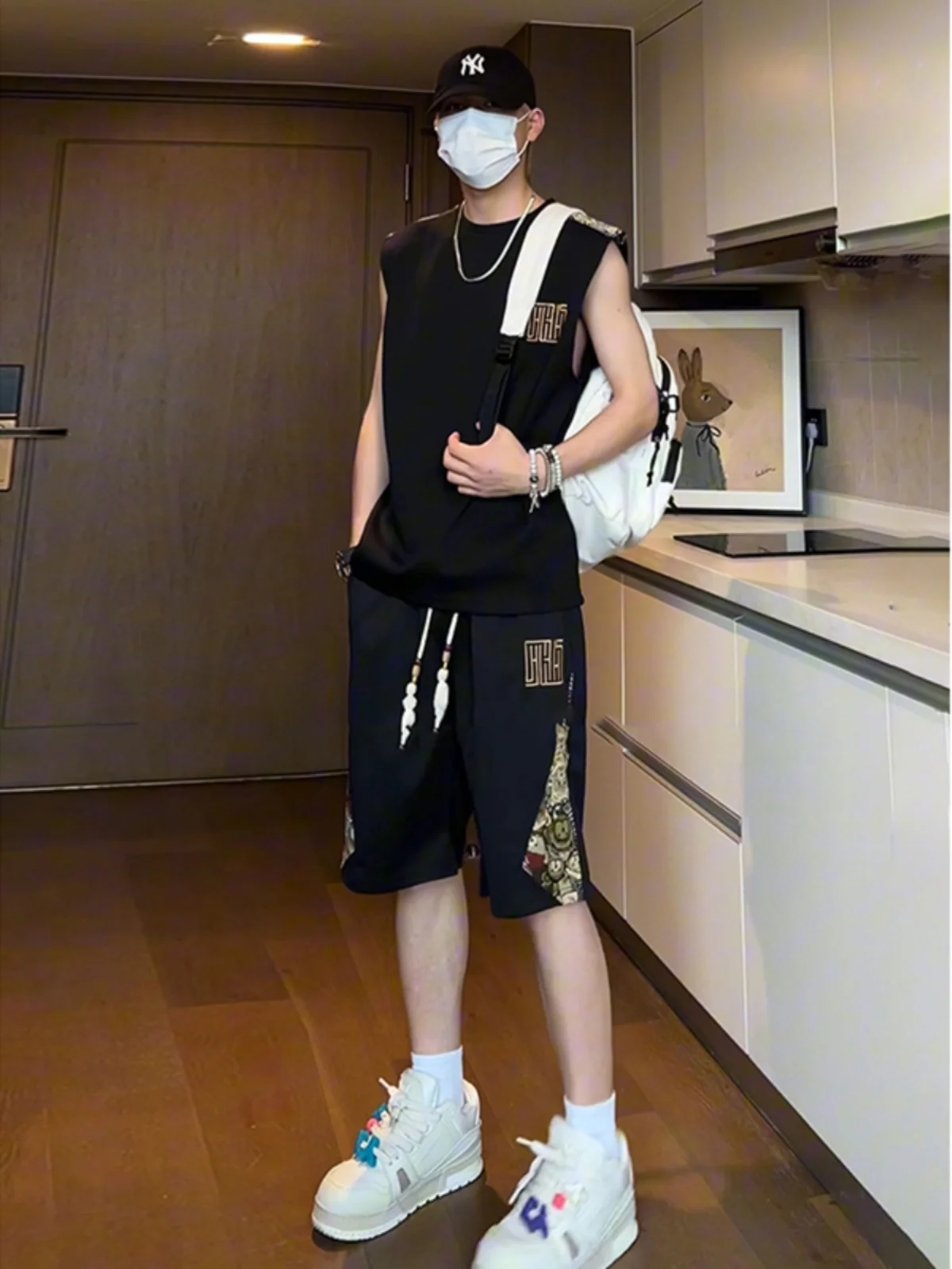 Новый китайский повседневный спортивный комплект для мальчиков: летняя одежда с вышивкой медведя, футболка и шорты, комплект из полиэстера...
Новый китайский повседневный спортивный комплект для мальчиков: летняя одежда с вышивкой медведя, футболка и шорты, комплект из полиэстера...