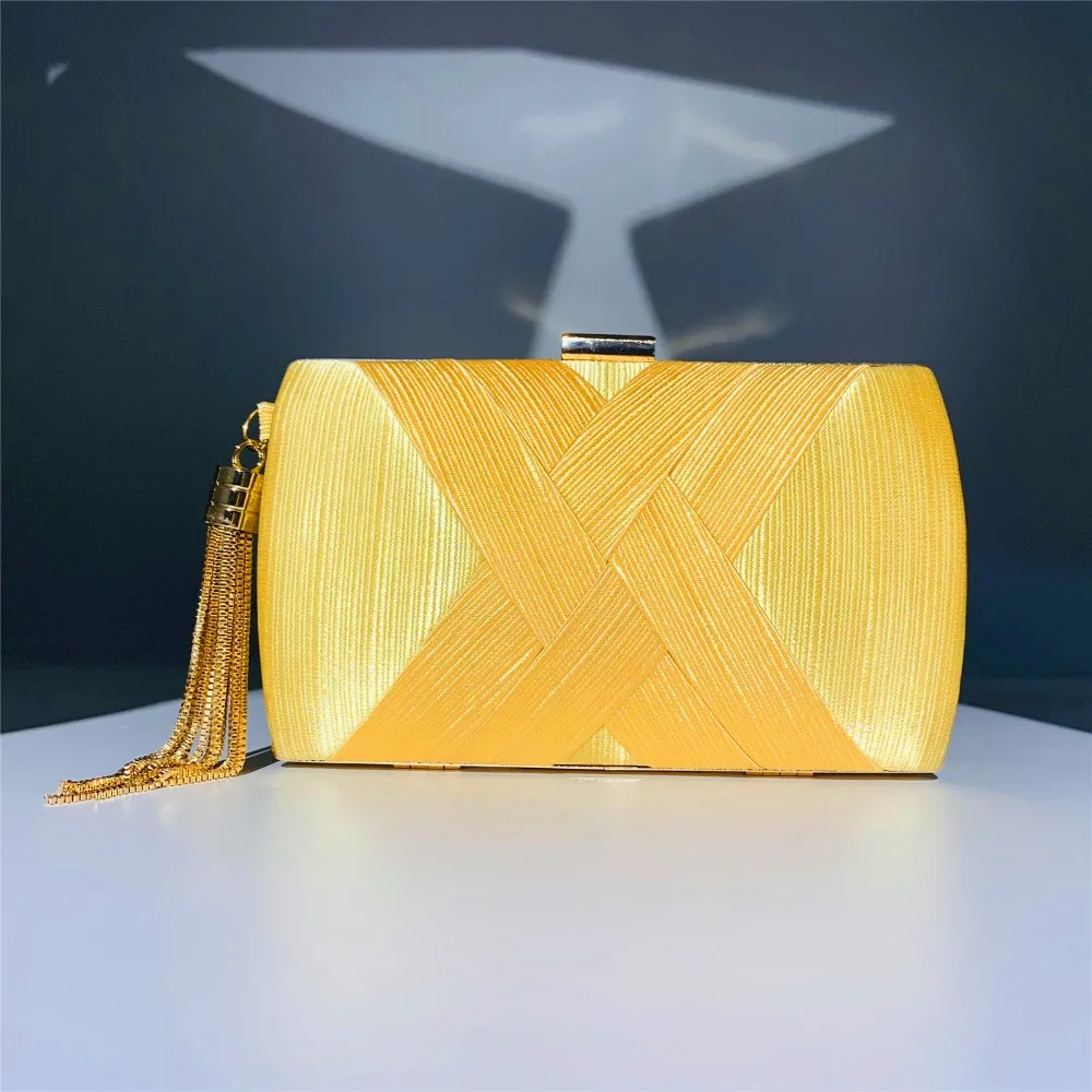 Temperament Luxury Silk Fabric Dinner Handbag Chain Elegant Evening Banquet Bag Square Hand Hold Bridal Clutch Bag Outdoor
Temperament Luxury Silk Fabric Dinner Handbag Chain Elegant Evening Banquet Bag Square Hand Hold Bridal Clutch Bag Outdoor