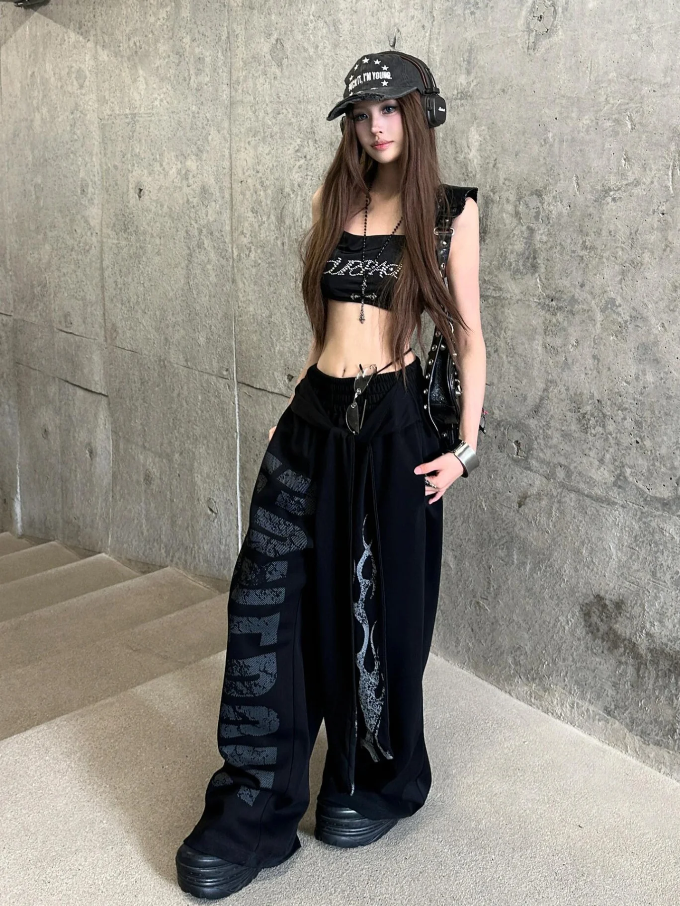 Американские большие спортивные штаны для бега, свободные трендовые брюки для фитнеса, повседневные удобные прочные тренировочные брюки для бега на открытом воздухе в стиле ретро
Американские большие спортивные штаны для бега, свободные трендовые брюки для фитнеса, повседневные удобные прочные тренировочные брюки для бега на открытом воздухе в стиле ретро