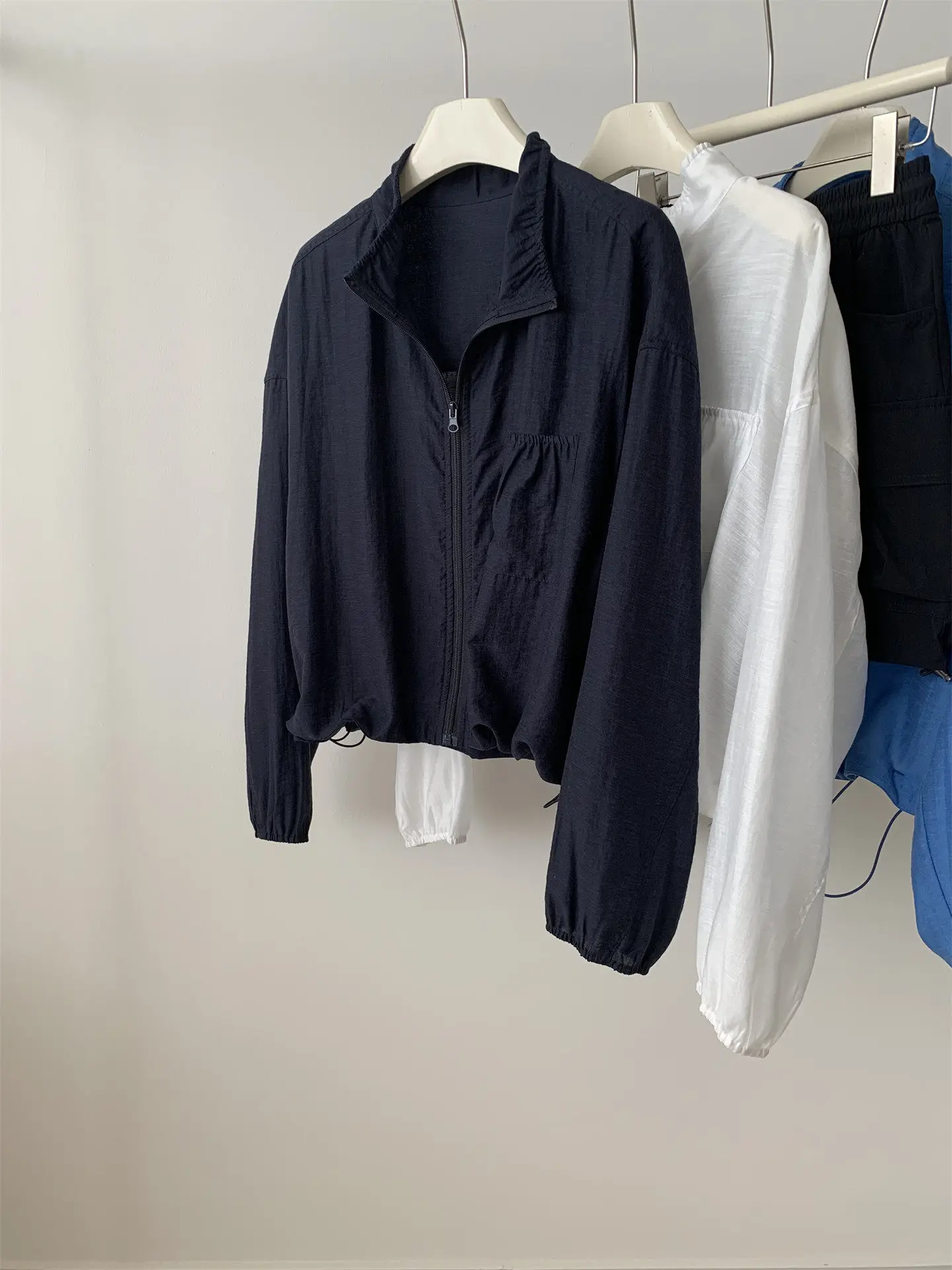 Solid Color Women's Jacket Drawstring Stand Up Collar Long Sleeved Zipper Sunscreen Cardigan Lightweight Fashionable Jacket
Solid Color Women's Jacket Drawstring Stand Up Collar Long Sleeved Zipper Sunscreen Cardigan Lightweight Fashionable Jacket