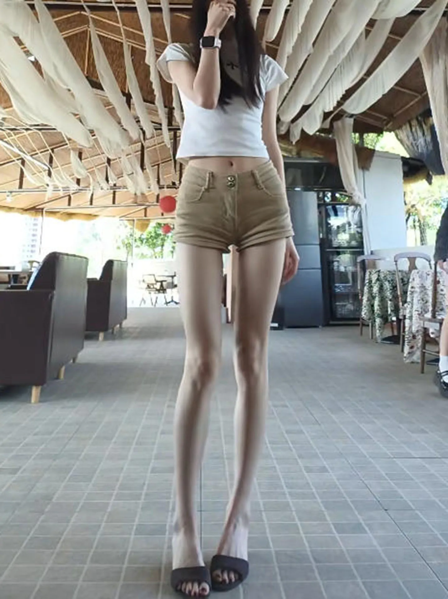 Slim Fit Low Waist Denim Shorts for Women Summer Thin Style Retro Khaki Color with Multiple Buttons Commute Style Jeans
Slim Fit Low Waist Denim Shorts for Women Summer Thin Style Retro Khaki Color with Multiple Buttons Commute Style Jeans