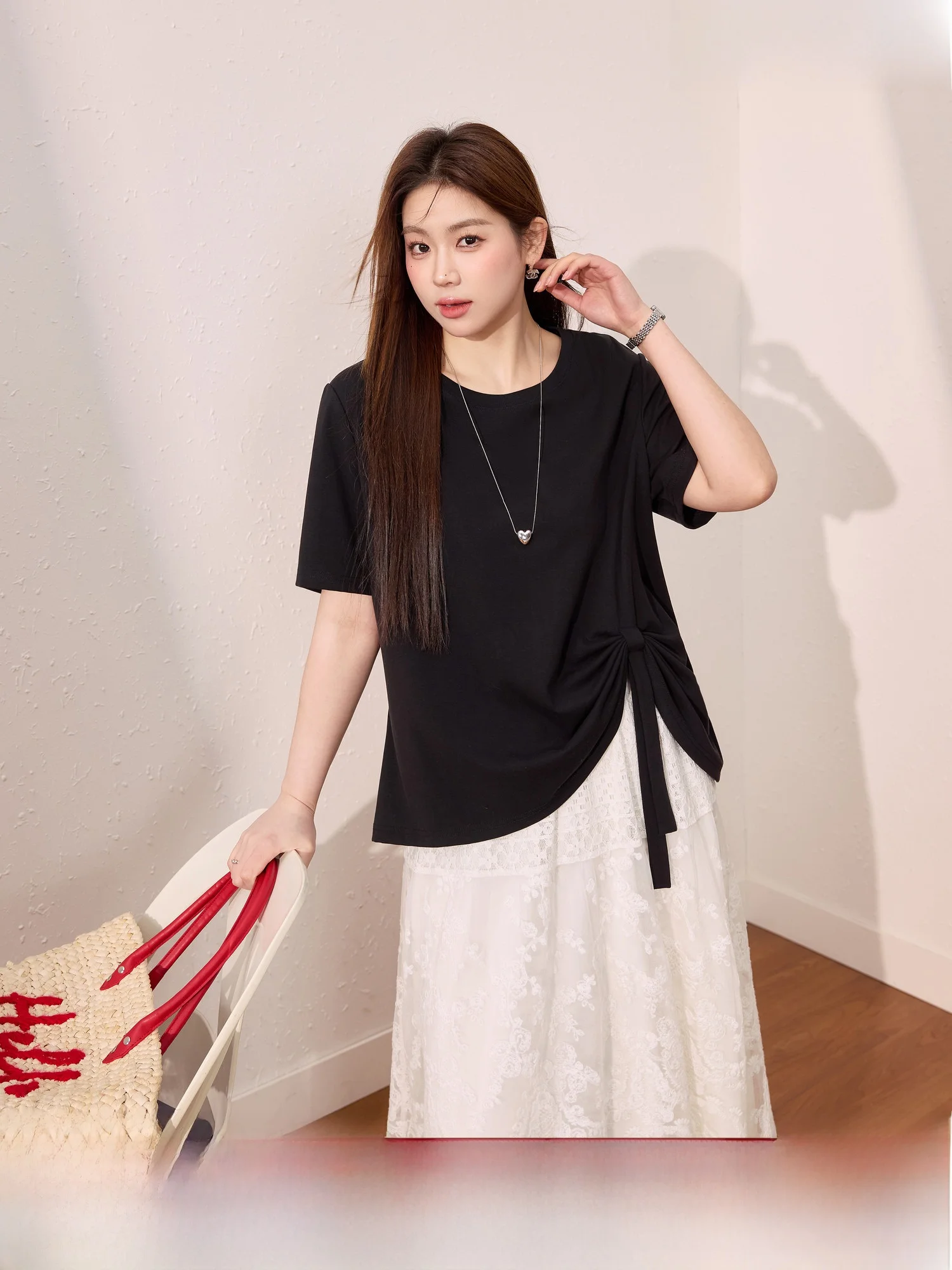 Синий летний топ из лайоцелла и хлопка для полных женщин, утягивающий, с асимметричным кроем, скрывающий недостатки фигуры
Синий летний топ из лайоцелла и хлопка для полных женщин, утягивающий, с асимметричным кроем, скрывающий недостатки фигуры