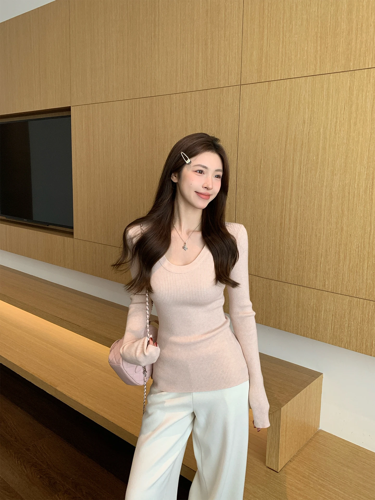 Розовый вязаный топ Morning Bloom с U-образным вырезом, женский, для ранней весны, с длинными рукавами, базовый слой, повседневный, в корейском стиле, облегающий крой
Розовый вязаный топ Morning Bloom с U-образным вырезом, женский, для ранней весны, с длинными рукавами, базовый слой, повседневный, в корейском стиле, облегающий крой